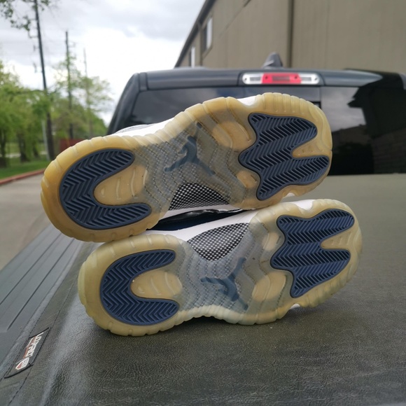 USED Jordan 11 Low Georgetown Size 6.5Y - Picture 6 of 7